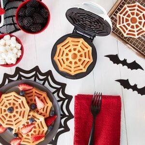Dash Spider Web Mini Waffle Maker